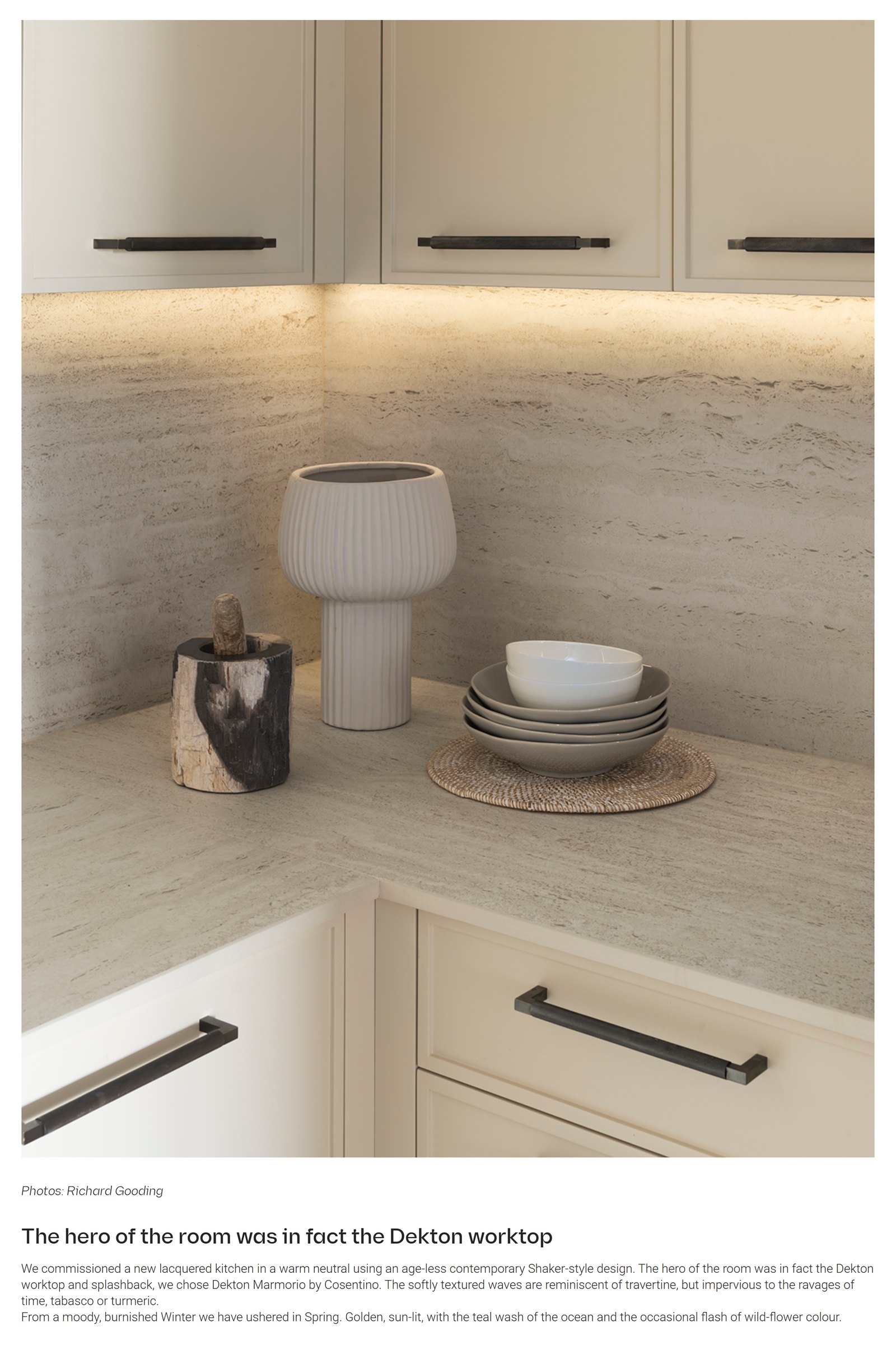 Cosentino C-Top Design feature on the Dekton Marmorio worktop and splashback in our Knightsbridge Pied-à-terre kitchen